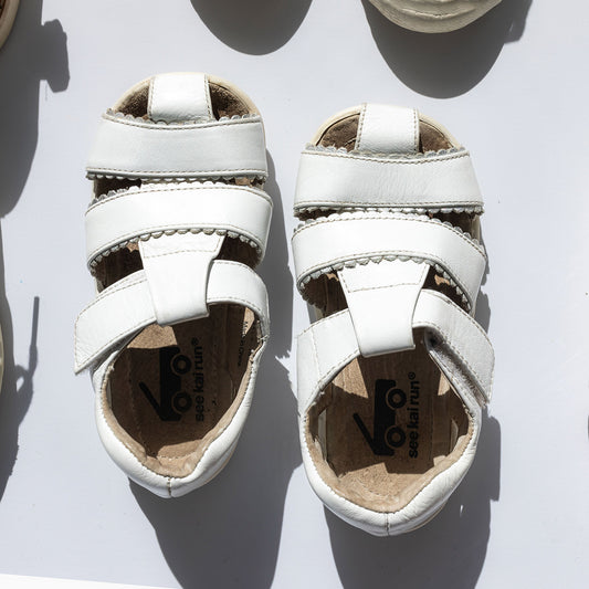[US9] See Kai Run White Leather Velcro Sandal