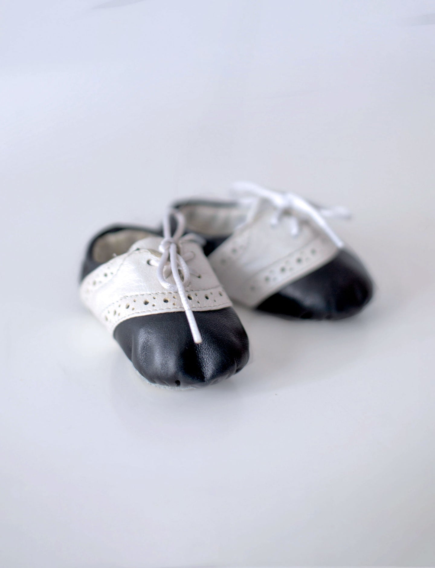 [US1] Baby Bloch Black & White Leather Shoes in box